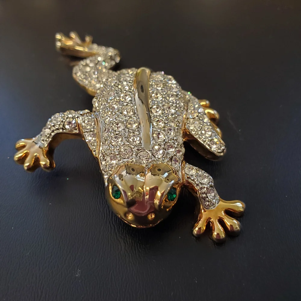 Vintage Large Frog Brooch. Gold-tone.